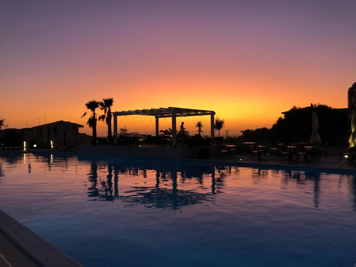 Horizon Hotel Badesi Kültér fotó