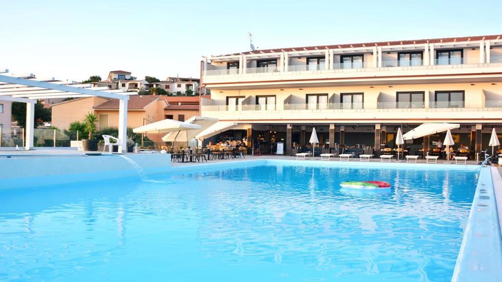 Horizon Hotel Badesi Kültér fotó